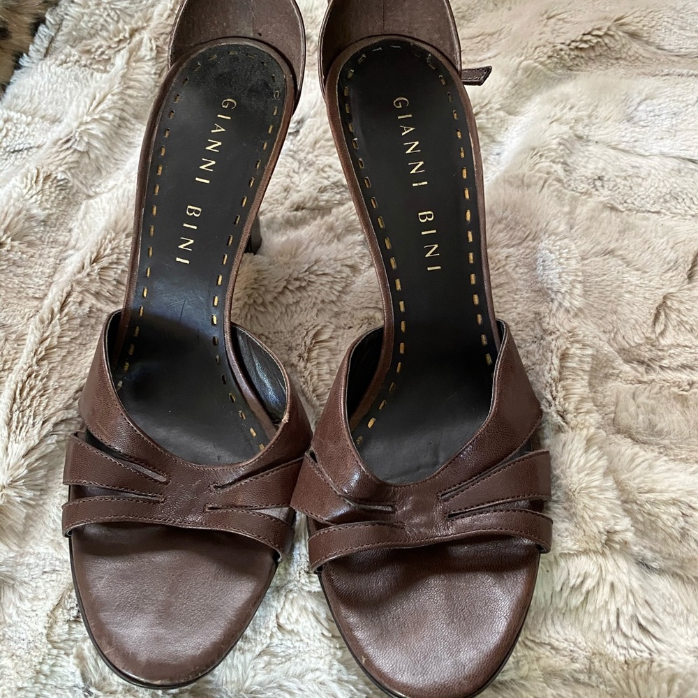 Gianni Bini brown leather heel size 8.5